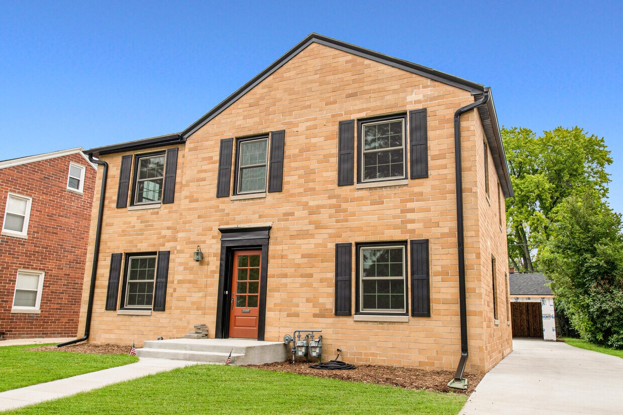 5026 N Bay Ridge Ave, Whitefish Bay, WI 53217 Townhome Rentals in