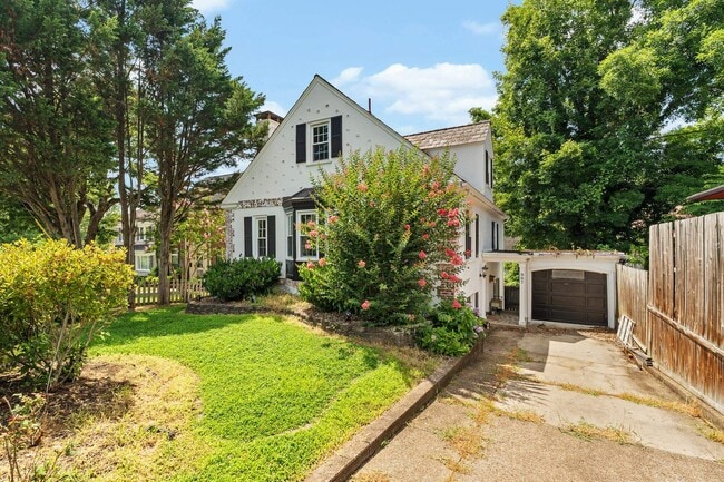 Building Photo - 887 Poplar Rd