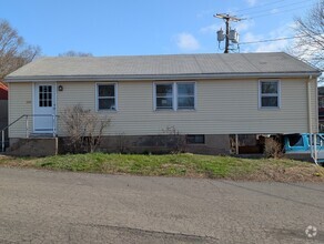 Building Photo - 207 Main St