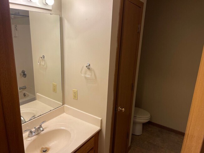 Building Photo - 3002 Butterfield Ct