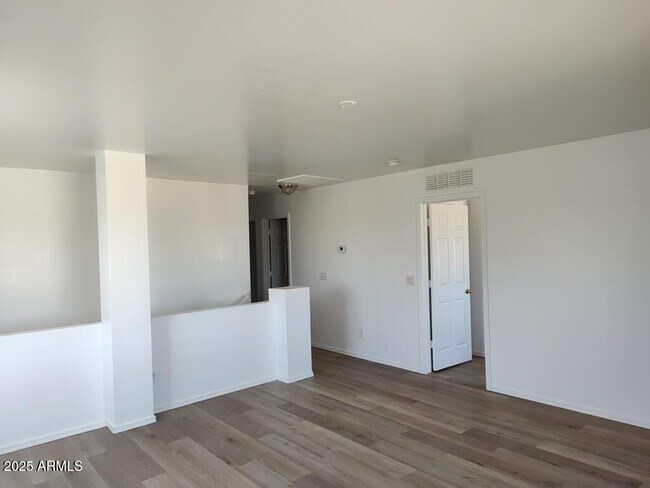 Foto del edificio - 18931 N Toya St