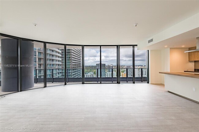 Foto del edificio - 1000 Brickell Bay Dr