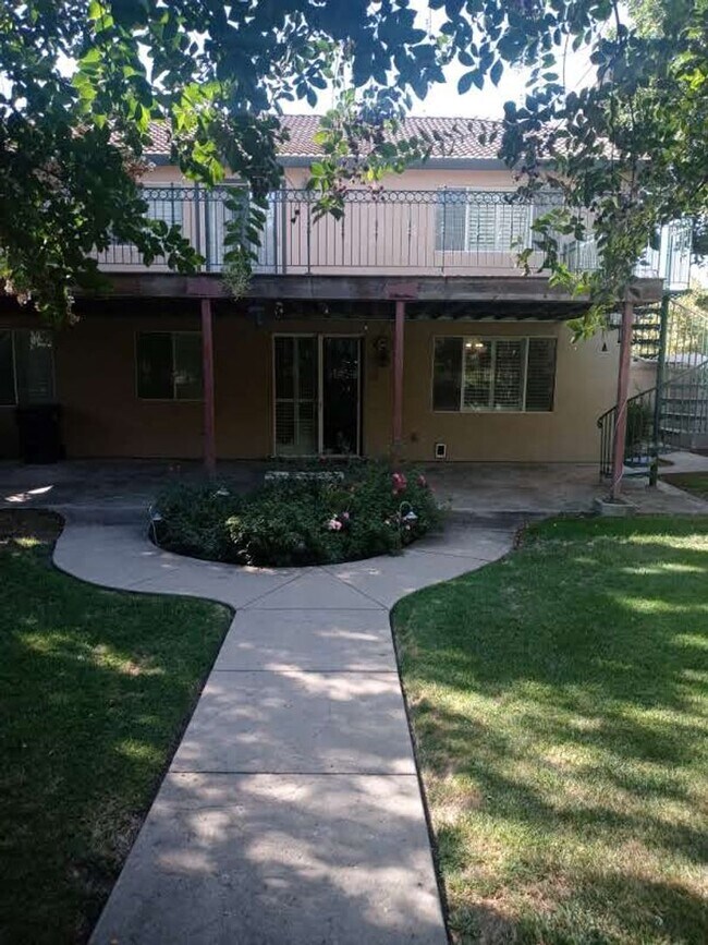 Foto del edificio - Rare Brookside Home With Large Balcony & B...