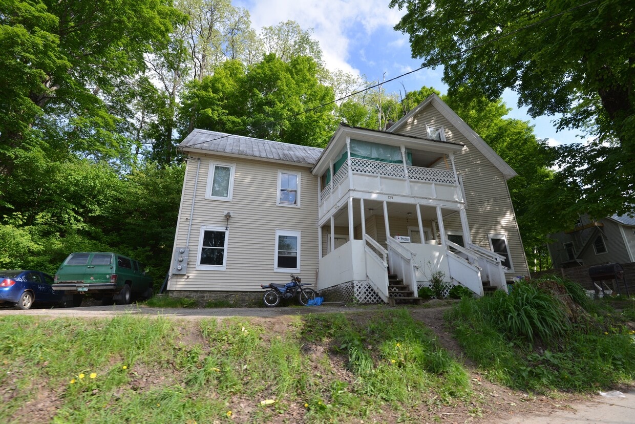 Building Photo - 139 Railroad St