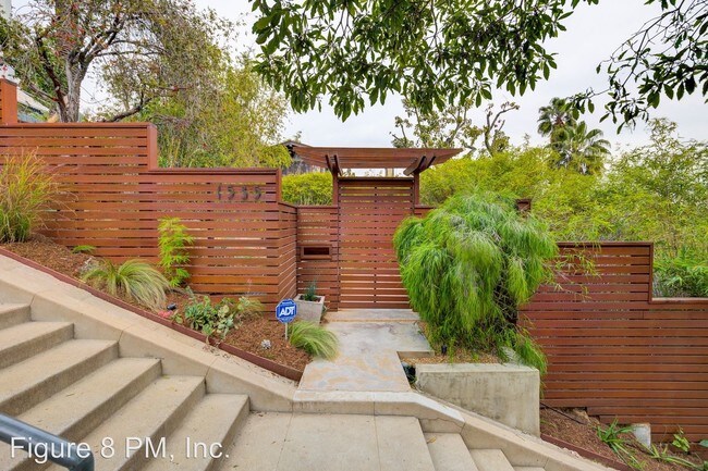 Foto del edificio - 3 br, 1 bath House - 1535 Curran St