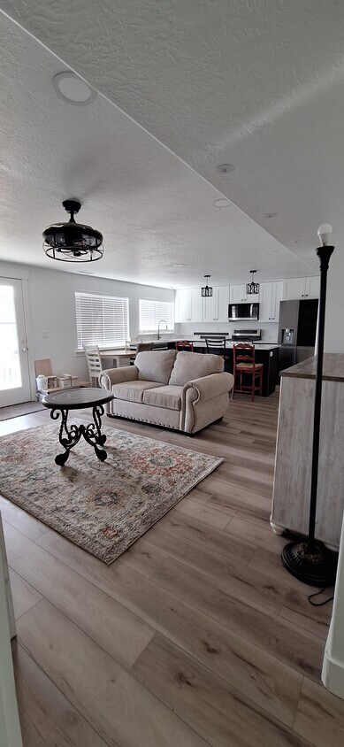 Foto principal - 704 N Bennedict Dr
