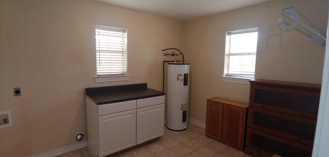 Foto del edificio - 8525 Sunflower Ln
