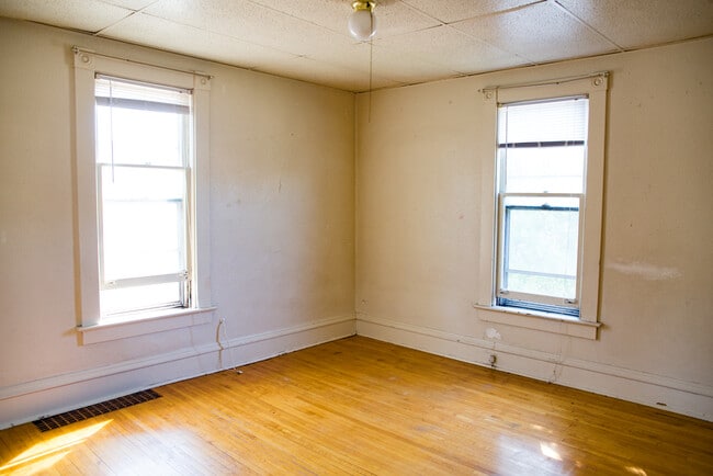 Building Photo - 1303 E Hennepin Ave