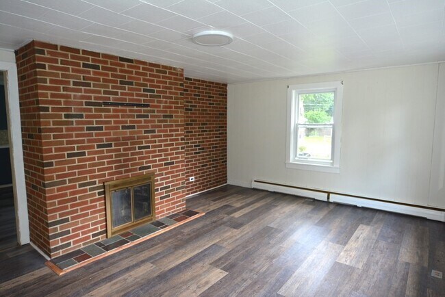 Foto del edificio - 14 Fairlawn Cir