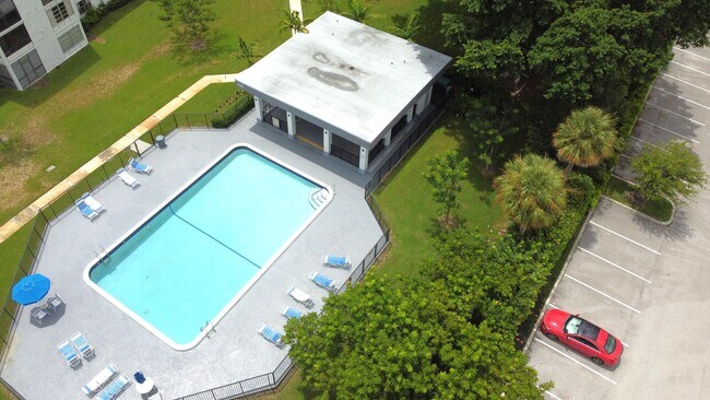 Foto del edificio - 9233 SW 8th St