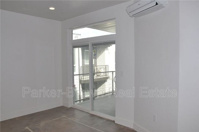 Building Photo - 965 S 200 W