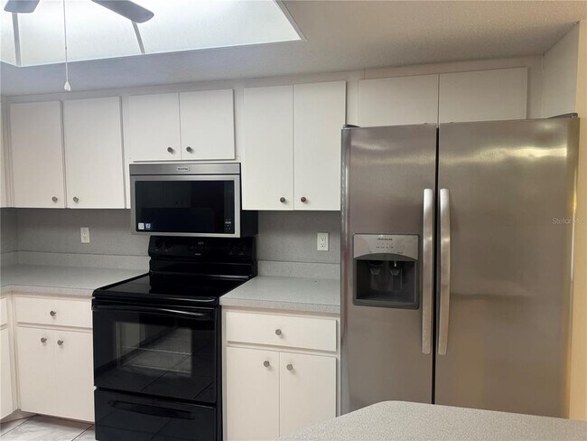 Foto del edificio - 471 Albee Farm Rd