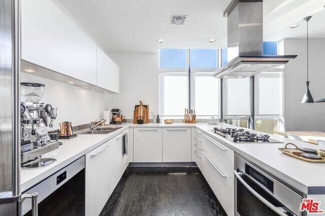 Foto del edificio - 825 Kings Rd