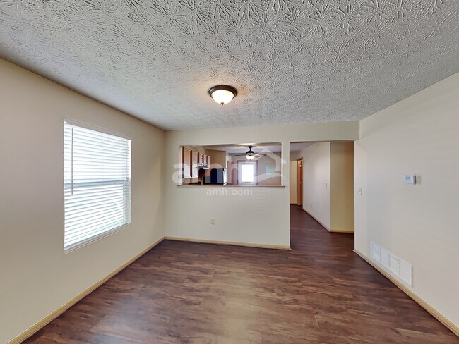 Foto del edificio - 7516 Hemrich Dr