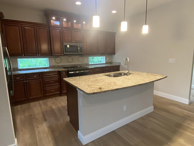 Building Photo - 105 Yellow Pine Dr