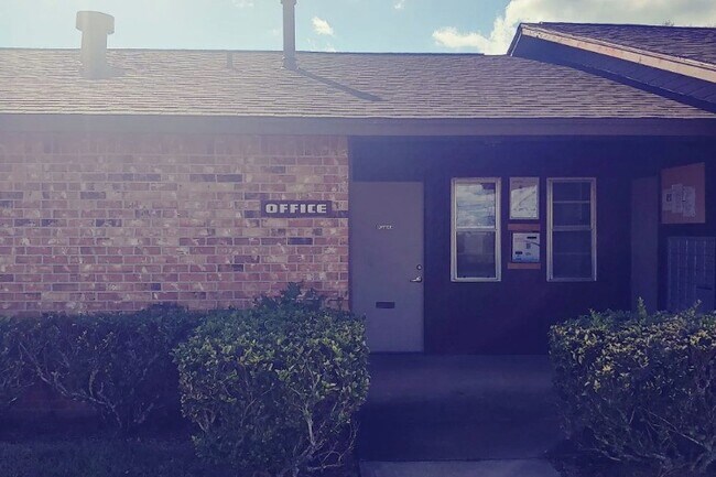 Foto del edificio - 1510 E Loop 304