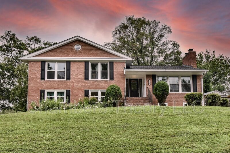 Foto principal - 6158 Loch Raven Dr