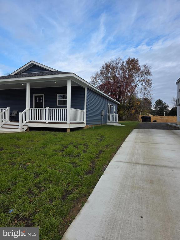 Building Photo - 129 Roosevelt Ave