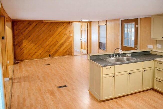 Building Photo - 11529 Main St