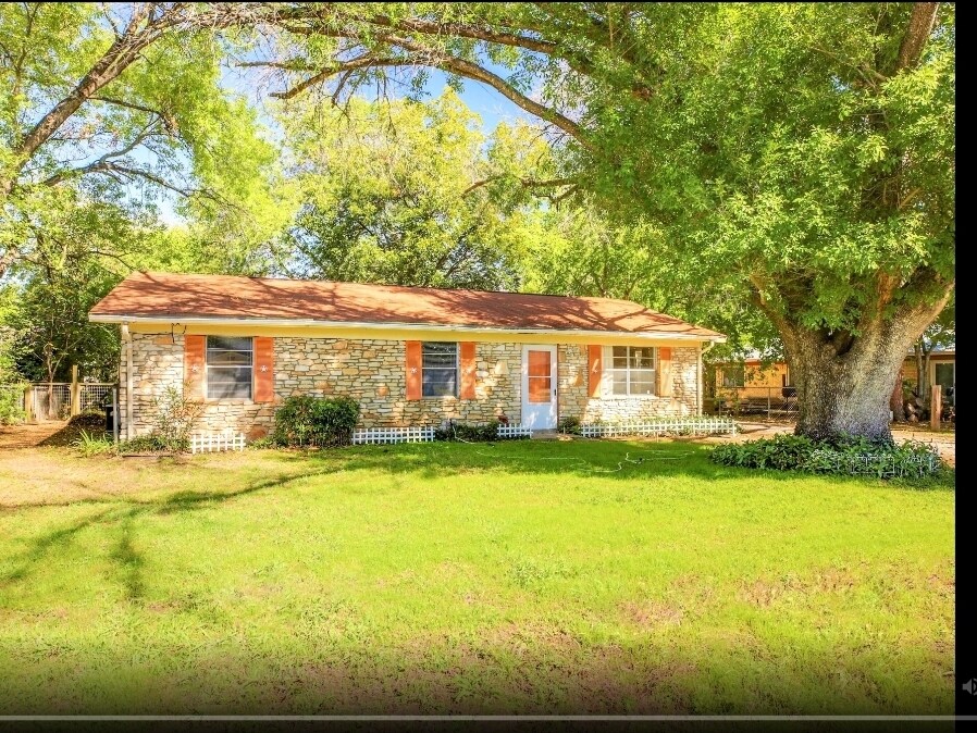 706 Laurel St, Bastrop, TX 78602 House Rental in Bastrop, TX