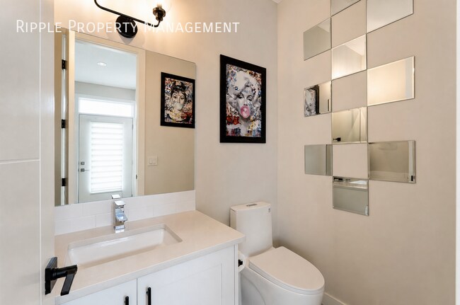 Building Photo - MODERN & SPACIOUS 3 BEDS, 3.5 BATHS TOWNHOUSE | EXCLUSIVE ROOF-TOP PATIO