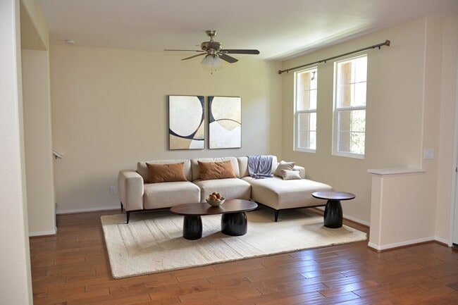 Building Photo - Spacious 3 BD, 3 BA Townhome in Airoso of Carmel Valley!