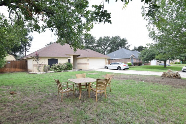 Building Photo - 1218 Lancelot Dr