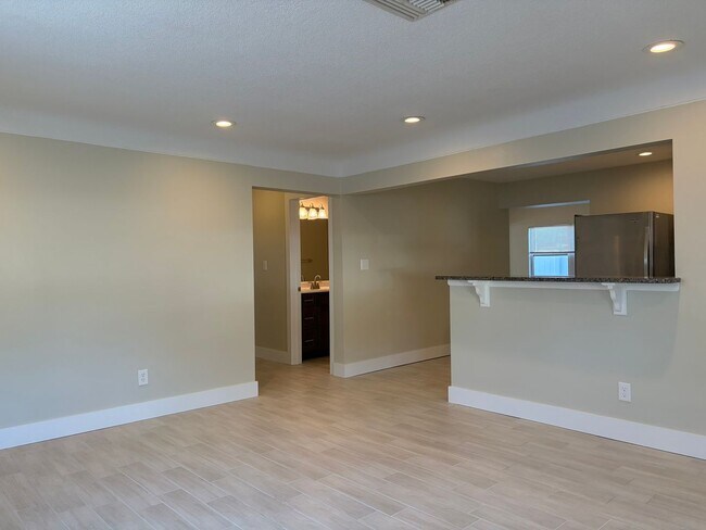 Foto del edificio - Refreshed North St Pete 4 Bedroom Home