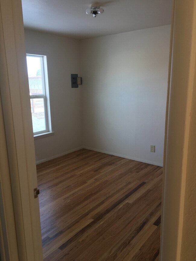 Foto del edificio - Great Location - 2 bedroom 1 bath duplex unit
