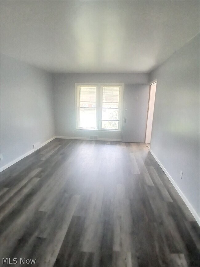 Building Photo - 5247 Old Oxford Ln