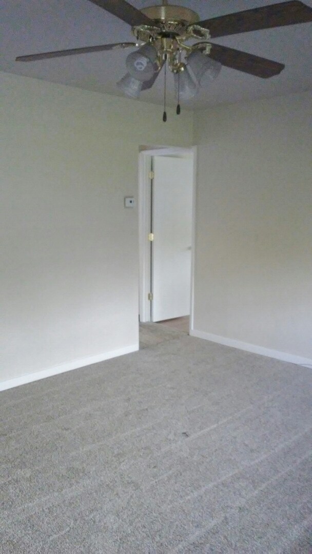 Building Photo - 3 BEDROOM HOME! APPLY NOW!!