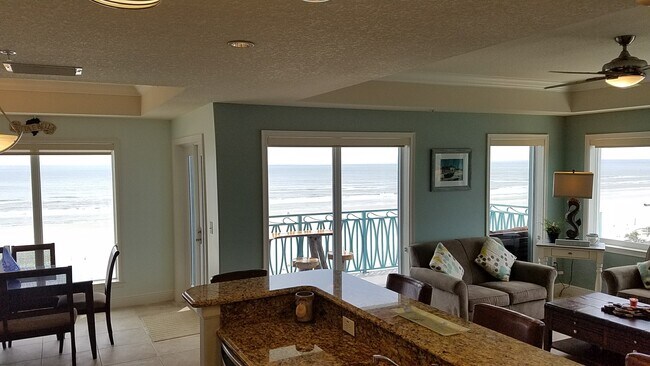 Living room - 2801 HILL St