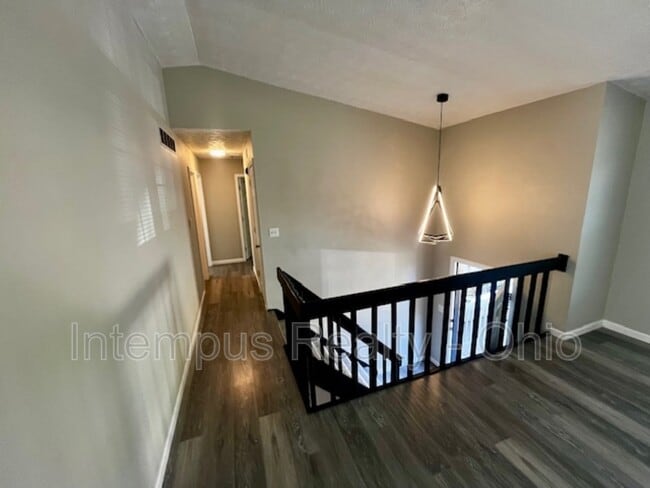 Building Photo - 2600 Saybrooke Dr