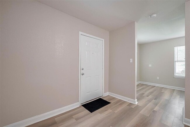 Foto del edificio - 5118 Plum Dr