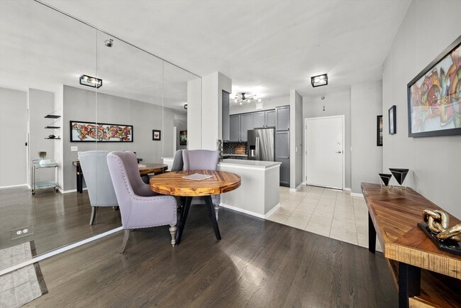 Building Photo - 435 W Erie St