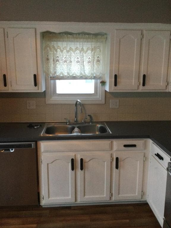 Building Photo - 8421 E 170th St