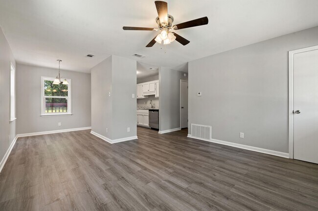 Building Photo - 1725 Harbor Dr E