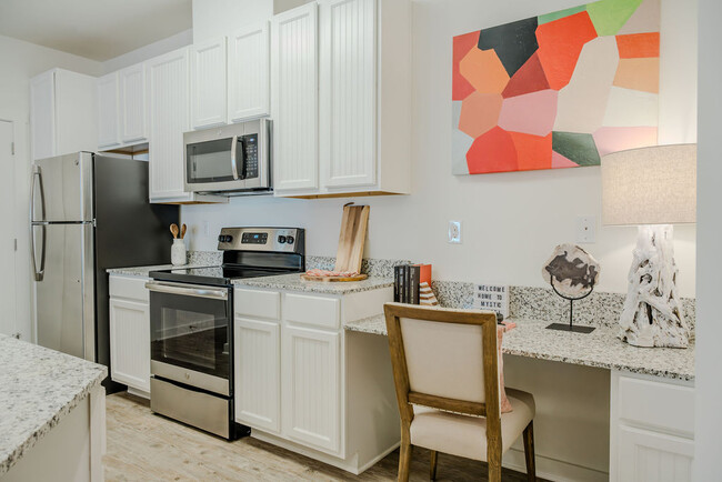 Columba - Built-in desk - Mystic Bluff Apartments