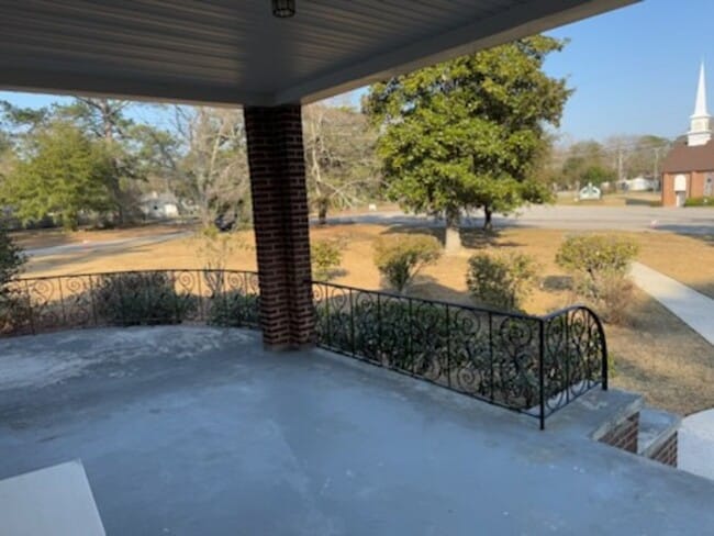 Building Photo - 3800 Overbrook Dr