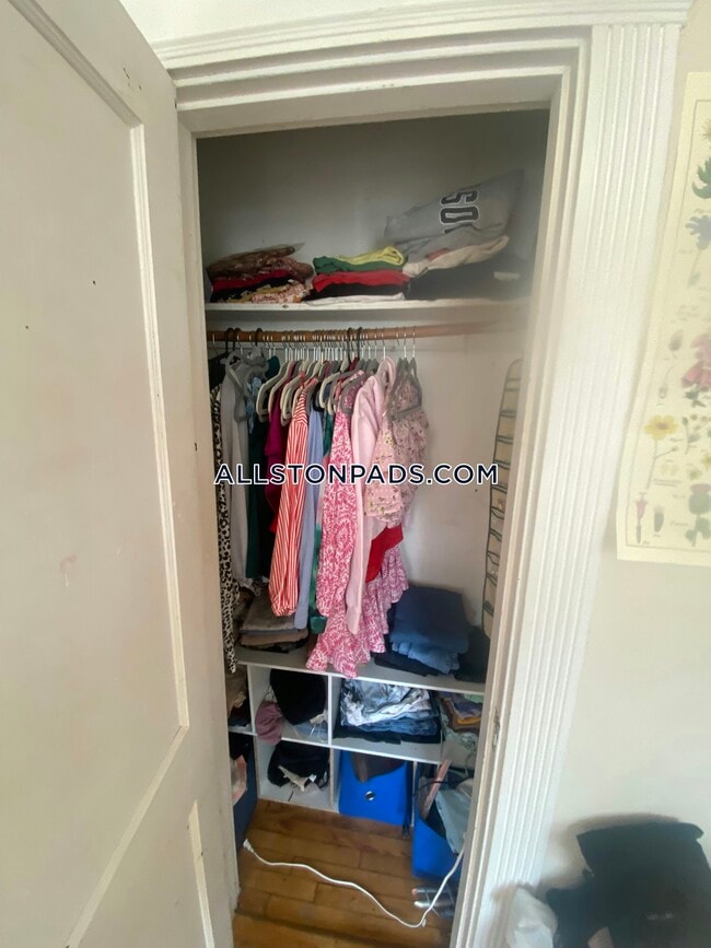 Building Photo - 32 Glenville Ave