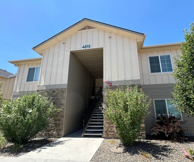 Building Photo - 4815 Continental Ln