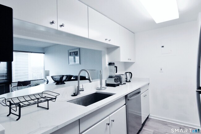 Foto del edificio - 127 Greyrock Pl