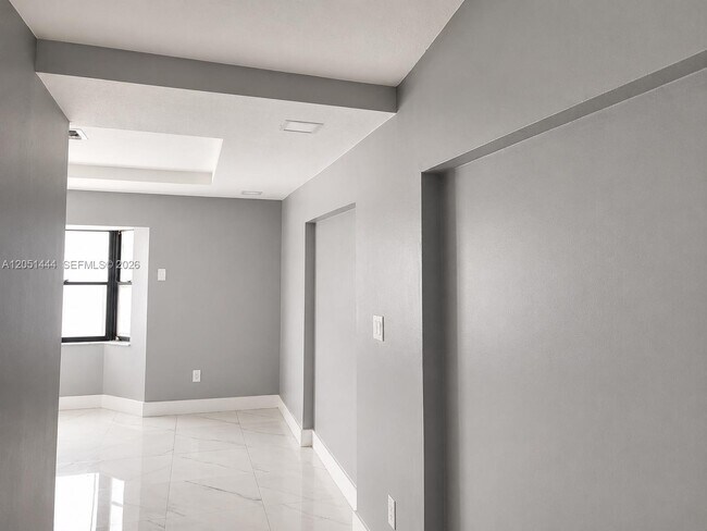 Building Photo - 6760 SW 156th Ct