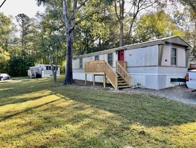 Building Photo - Adorable 3 bedroom 1.5 bath Mobile Home lo...