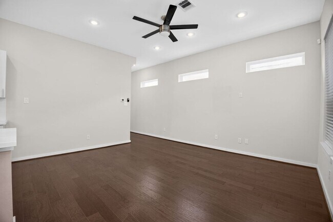 Foto del edificio - 619 Thornton Oaks Ln