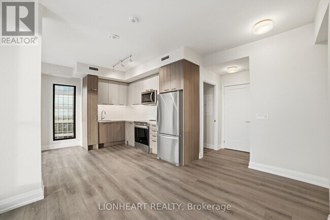 Building Photo - 20 Soudan Ave