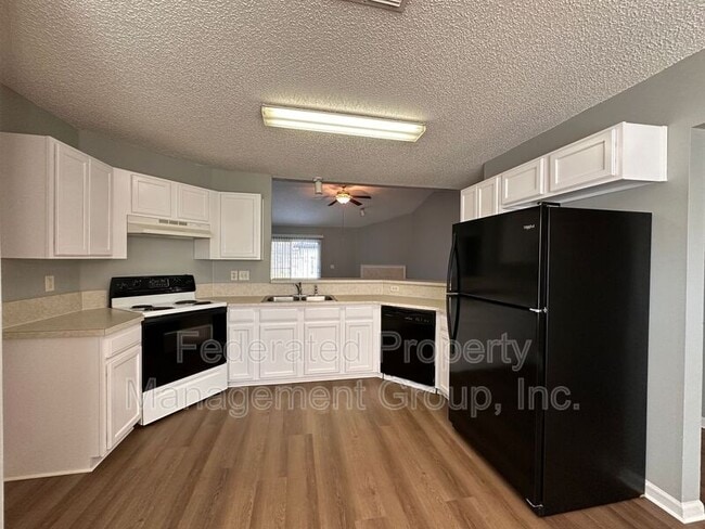 Building Photo - 3860 Hideaway Lane