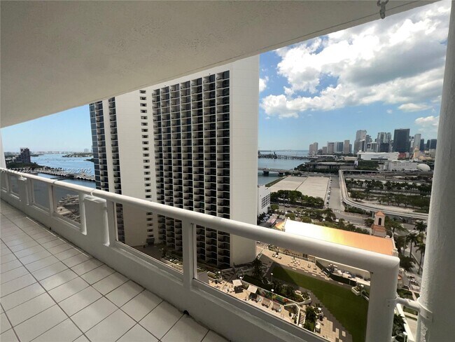Foto del edificio - 1717 N Bayshore Dr