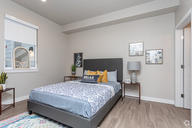 2BR, 2BA - 996 SF - Pierpont By Urbana