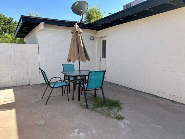 Building Photo - 1254 W Manhatton Dr